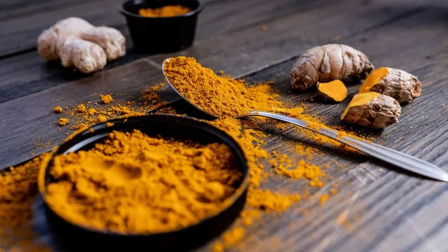 Gingembre, curcuma et poivre noir